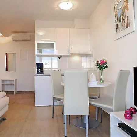 Apartment 1 Bedroom Stunning In