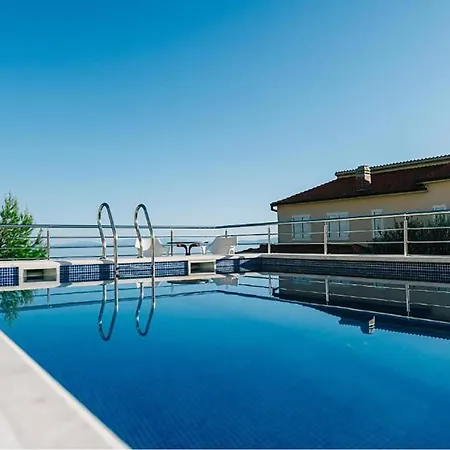 1 Bedroom Stunning In Apartment