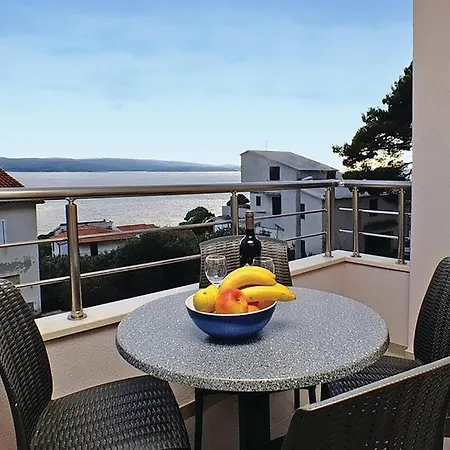 1 Bedroom Stunning In Apartment
